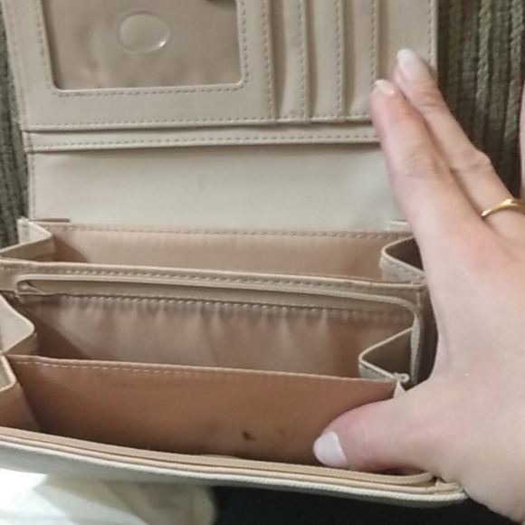 Guess ladies wallet - Picture 2 of 2